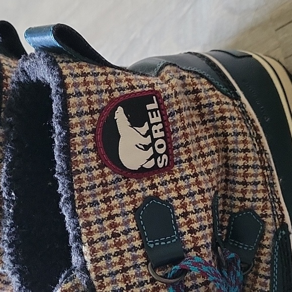 Sorel snow boots size 9 - Picture 2 of 8